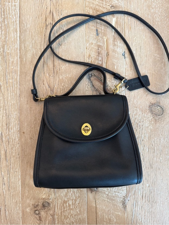 Coach Handbags - Rare Coach Regina 1990’s Black Leather Turnlock Crossbody Bag EUC